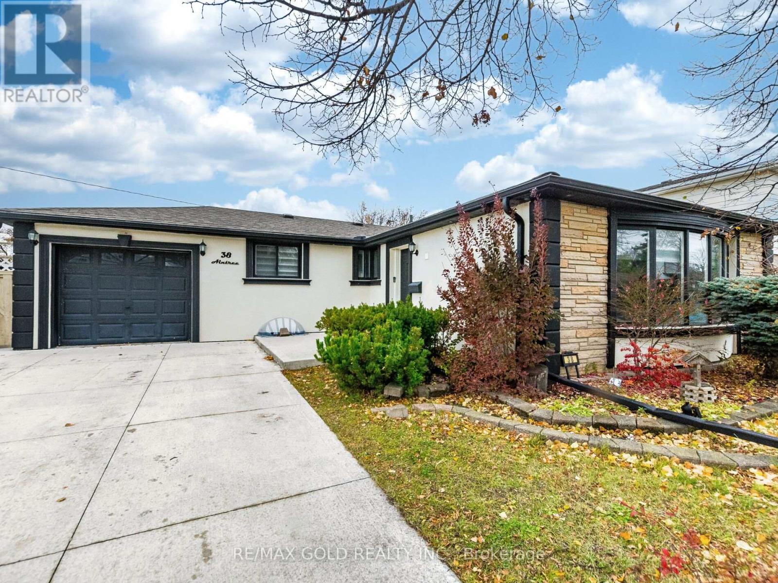 38 AINTREE CRESCENT, Brampton, Ontario