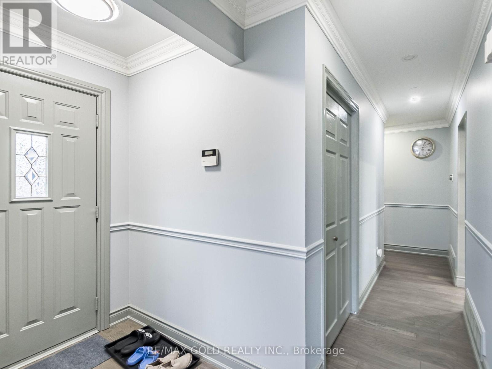 38 Aintree Crescent, Brampton, Ontario  L6T 2T3 - Photo 11 - W12545800