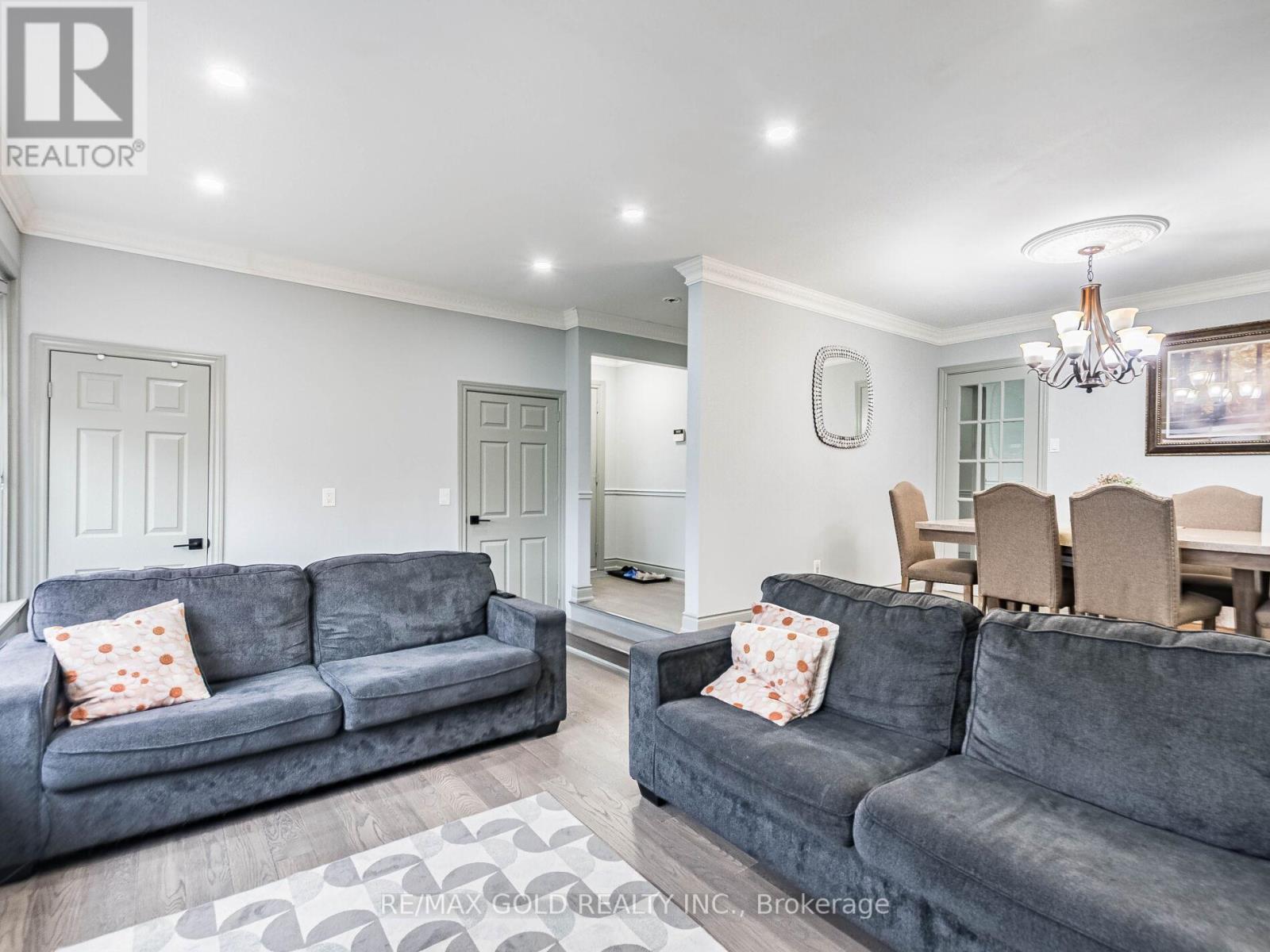 38 Aintree Crescent, Brampton, Ontario  L6T 2T3 - Photo 17 - W12545800