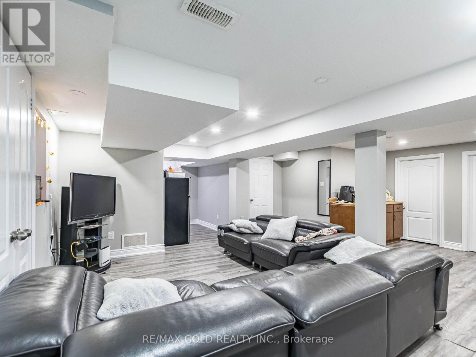 38 Aintree Crescent, Brampton, Ontario  L6T 2T3 - Photo 46 - W12545800