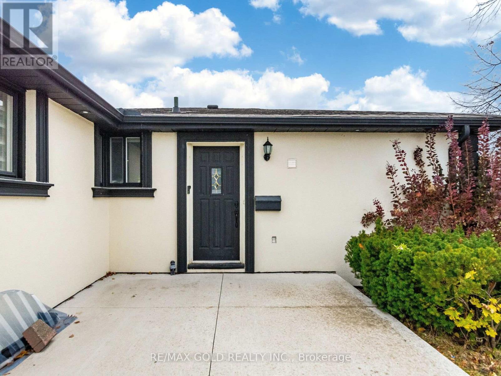 38 Aintree Crescent, Brampton, Ontario  L6T 2T3 - Photo 8 - W12545800