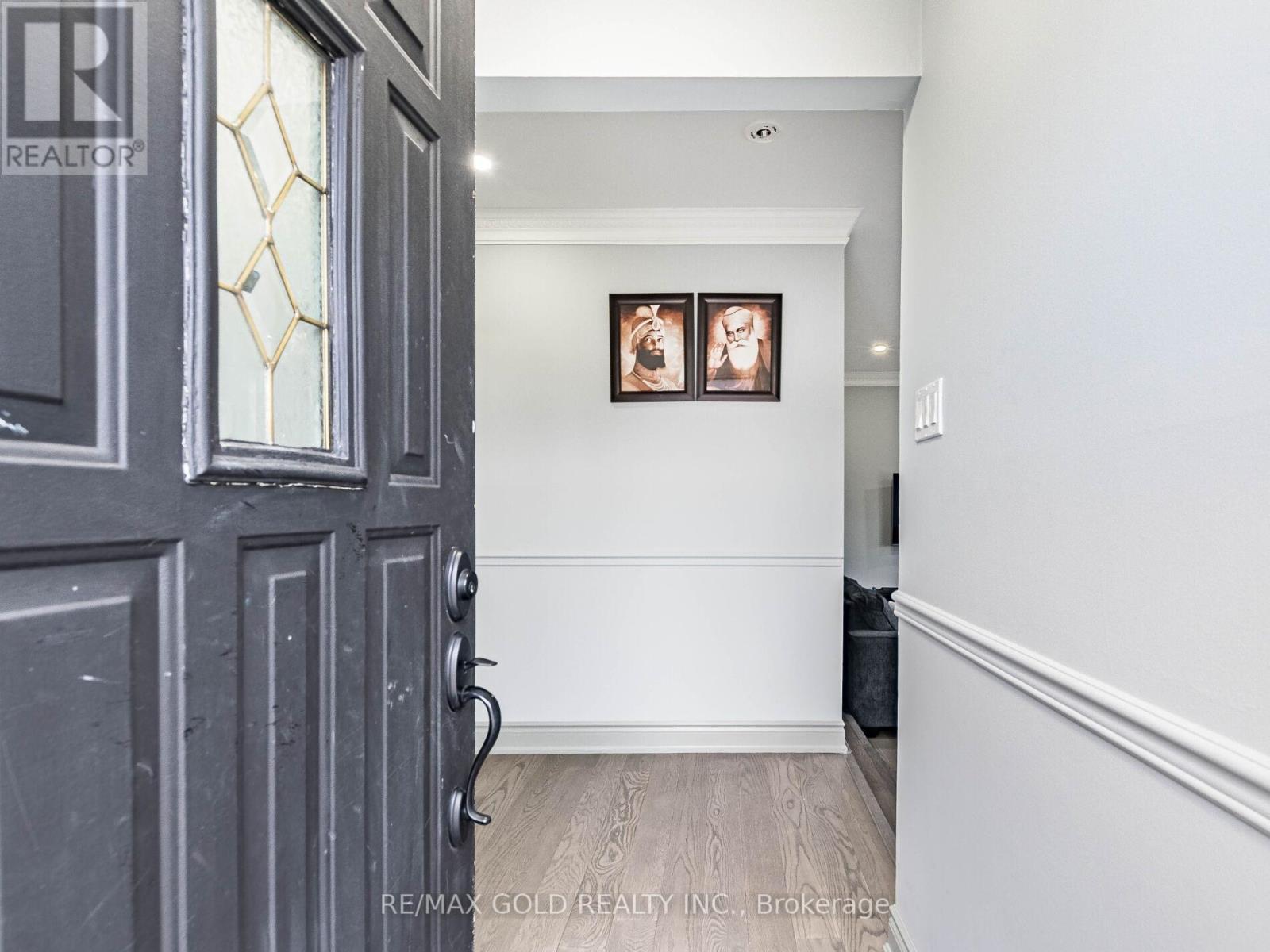 38 Aintree Crescent, Brampton, Ontario  L6T 2T3 - Photo 9 - W12545800