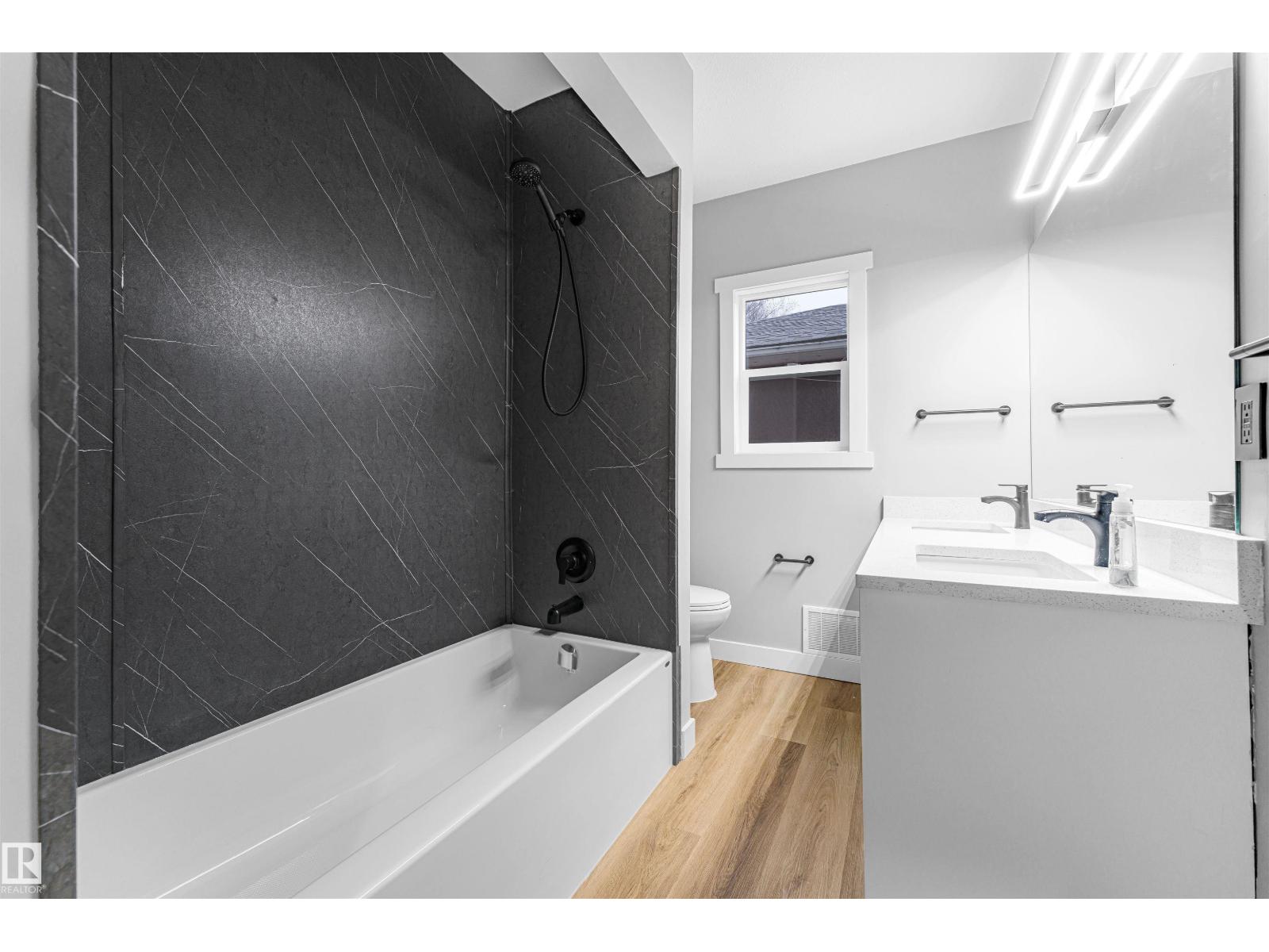 Unknown Address, ,    - Photo 18 - E4465753