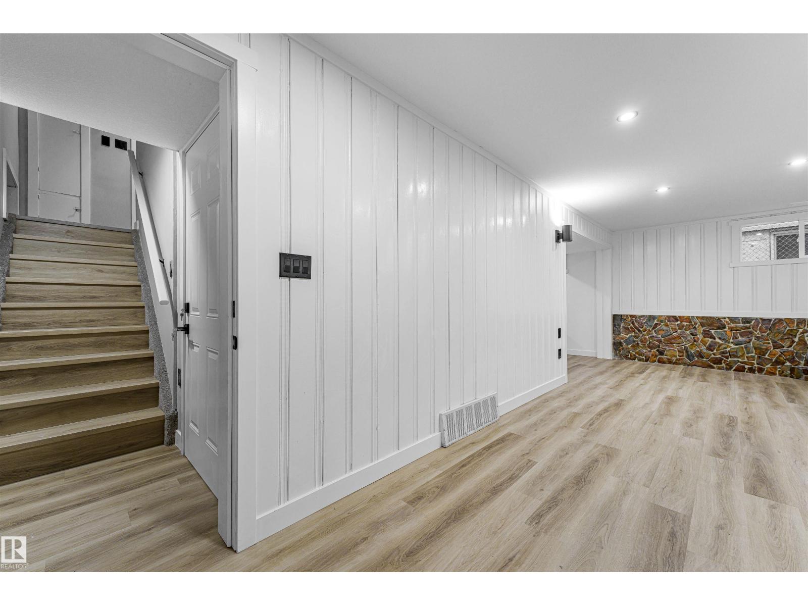 Unknown Address, ,    - Photo 19 - E4465753