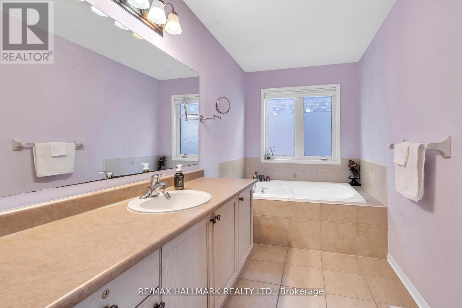 21 Brooks Avenue, Aurora, Ontario  L4G 7W2 - Photo 11 - N12458968