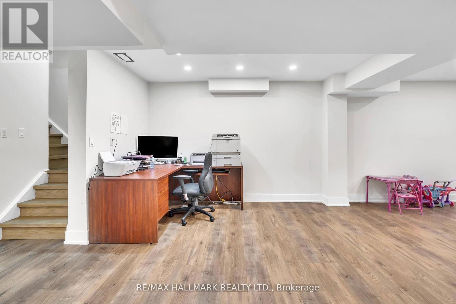 21 Brooks Avenue, Aurora, Ontario  L4G 7W2 - Photo 25 - N12458968