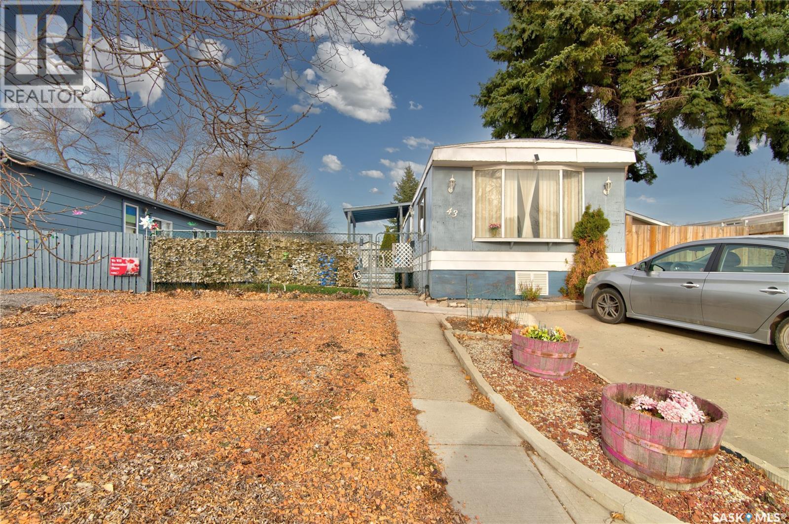 43 Garuik Crescent, Regina, Saskatchewan  S4R 7E5 - Photo 1 - SK023972