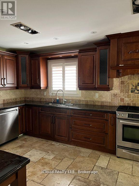 96 Smith Drive, Halton Hills, Ontario  L7G 5S7 - Photo 4 - W12474585