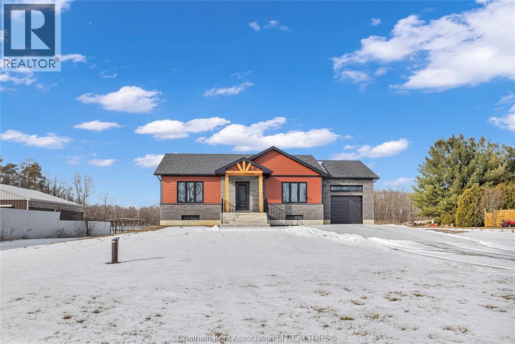 MLS# 25028695: 30054 West Bothwell ROAD, Bothwell, Canada