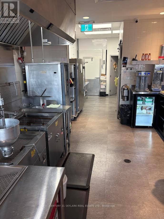 1299 Barton Street, Hamilton, Ontario  L8H 2V4 - Photo 6 - X12545472