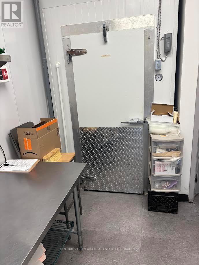 1299 Barton Street, Hamilton, Ontario  L8H 2V4 - Photo 8 - X12545472