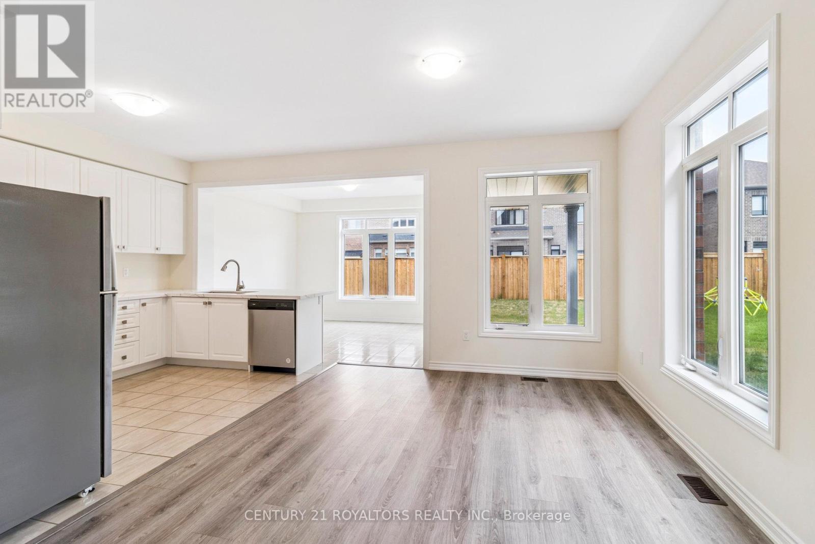 25 Ferragine Crescent, Bradford West Gwillimbury, Ontario  L3Z 4J9 - Photo 12 - N12546110