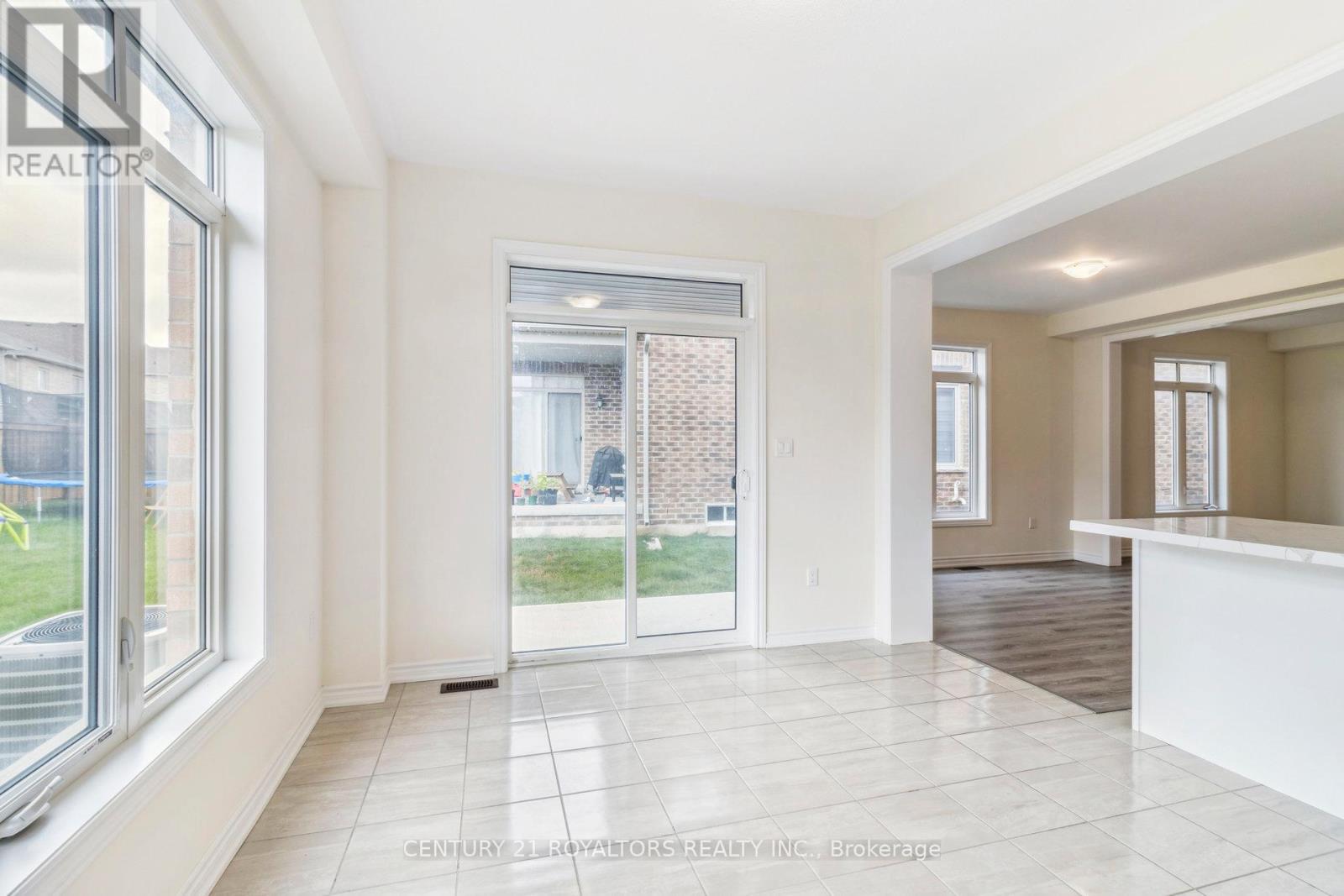 25 Ferragine Crescent, Bradford West Gwillimbury, Ontario  L3Z 4J9 - Photo 20 - N12546110