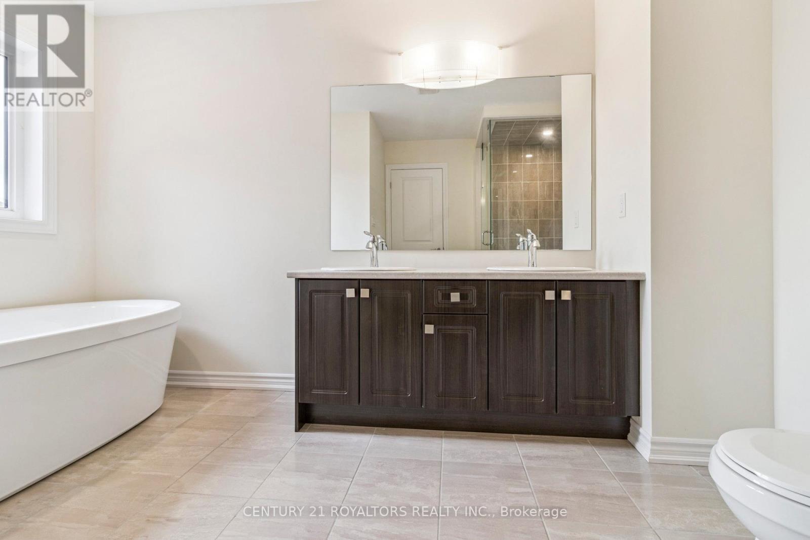 25 Ferragine Crescent, Bradford West Gwillimbury, Ontario  L3Z 4J9 - Photo 33 - N12546110