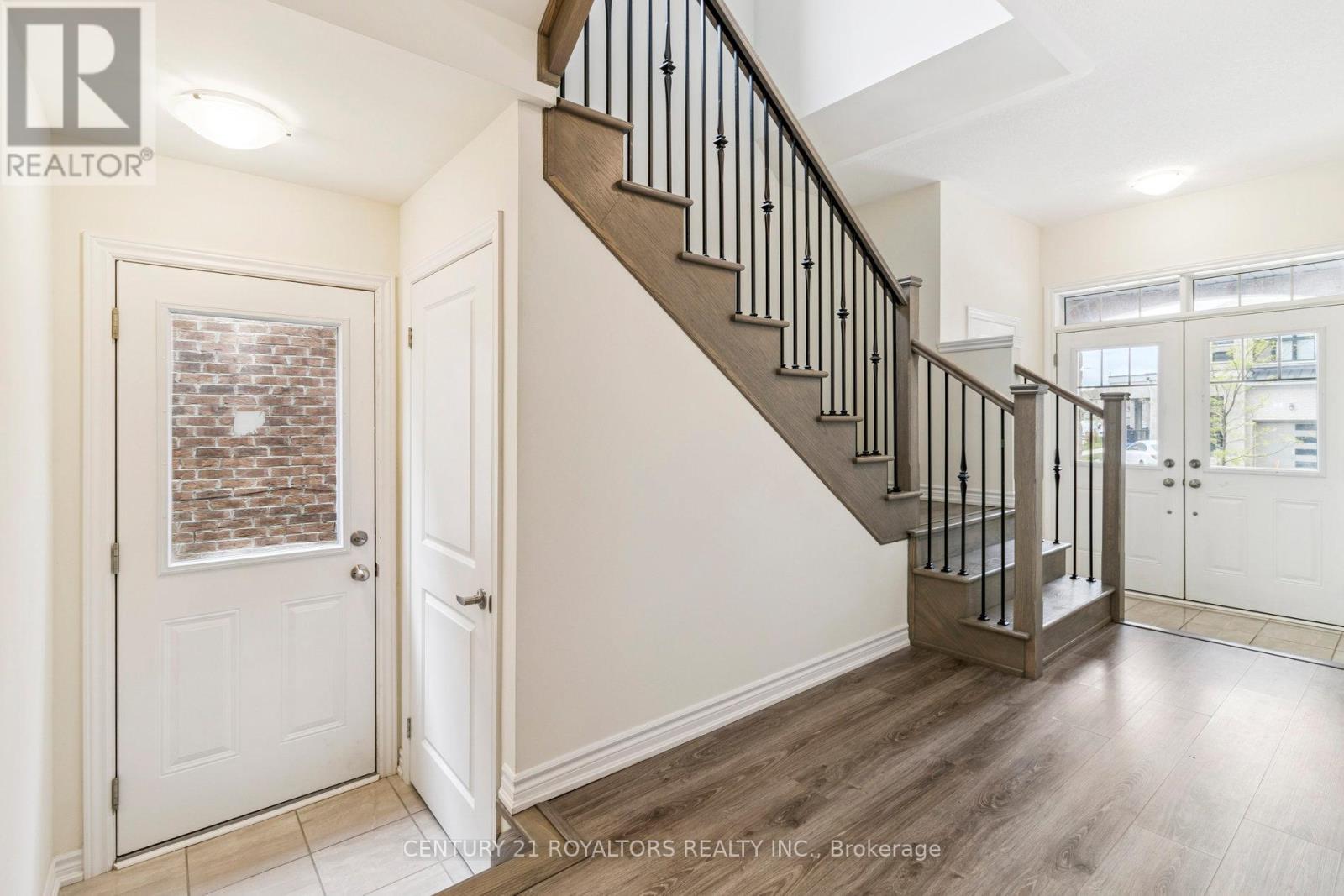 25 Ferragine Crescent, Bradford West Gwillimbury, Ontario  L3Z 4J9 - Photo 5 - N12546110