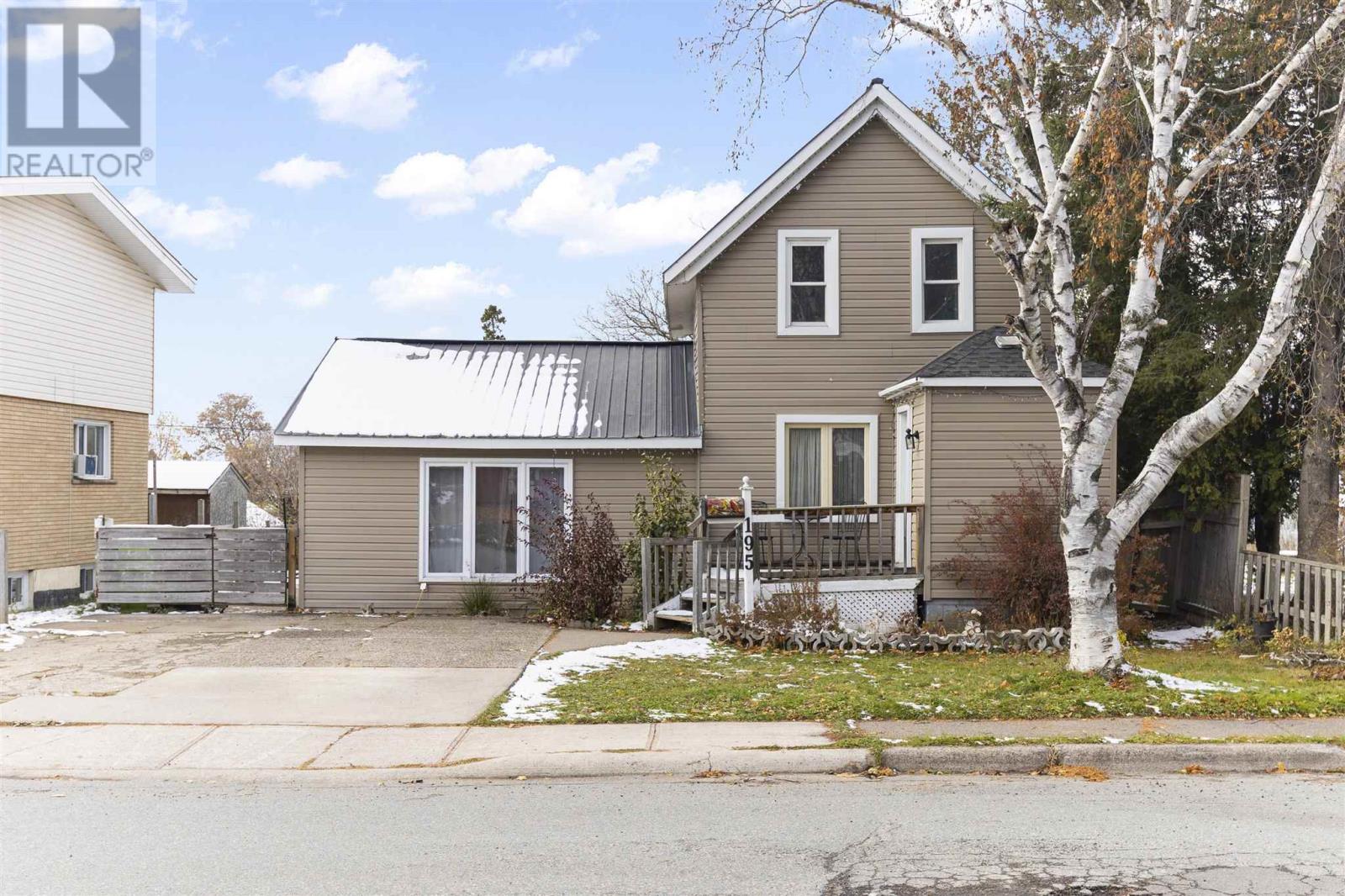 195 Maple St, Sault Ste. Marie, Ontario P6B 2H9 - Photo 2 - SM253237