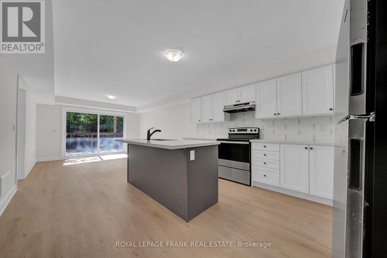 327 Anderson Avenue, Oshawa, Ontario L1J 2N8 - Photo 3 - E12546126