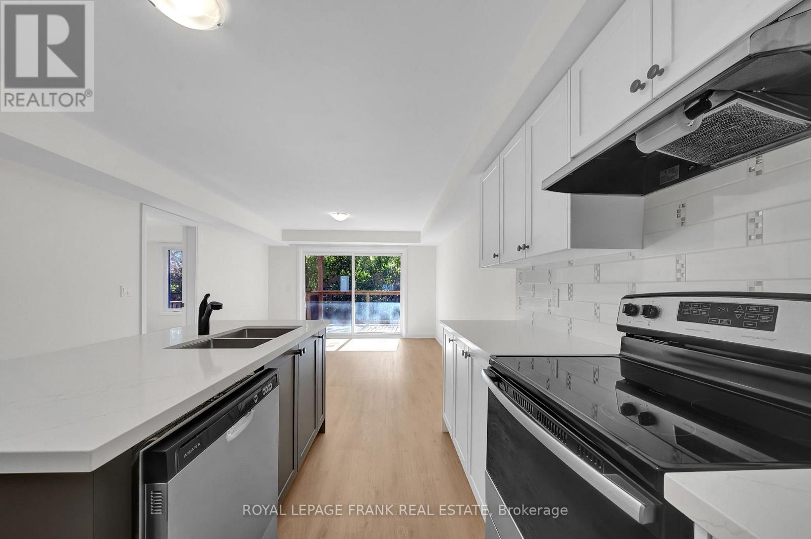 327 Anderson Avenue, Oshawa, Ontario L1J 2N8 - Photo 4 - E12546126