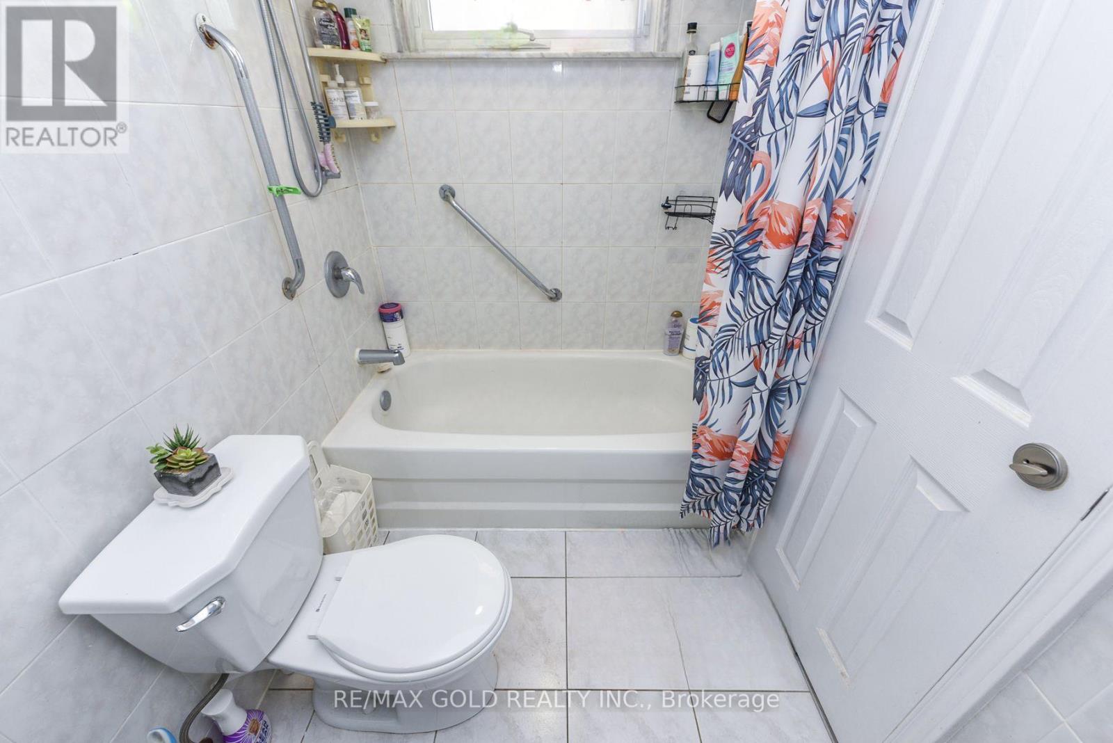 11 Dudley Place, Brampton, Ontario  L6T 3C2 - Photo 10 - W12545934