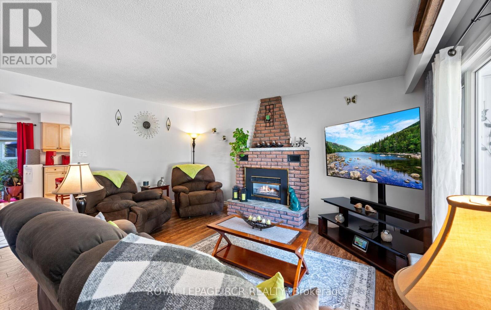 127 Jane Street, Shelburne, Ontario  L9V 2W6 - Photo 9 - X12380395