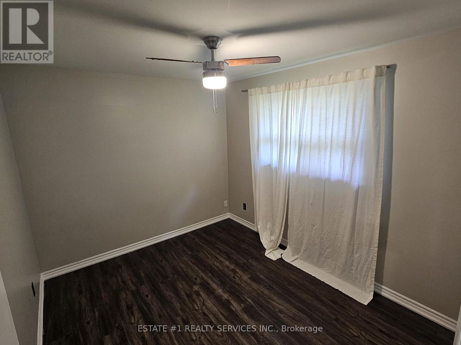 Upper - 66 Caledon Crescent, Brampton, Ontario L6W 1C5 - Photo 10 - W12545956