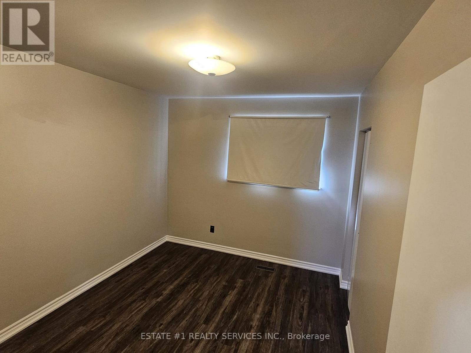 Upper - 66 Caledon Crescent, Brampton, Ontario L6W 1C5 - Photo 3 - W12545956