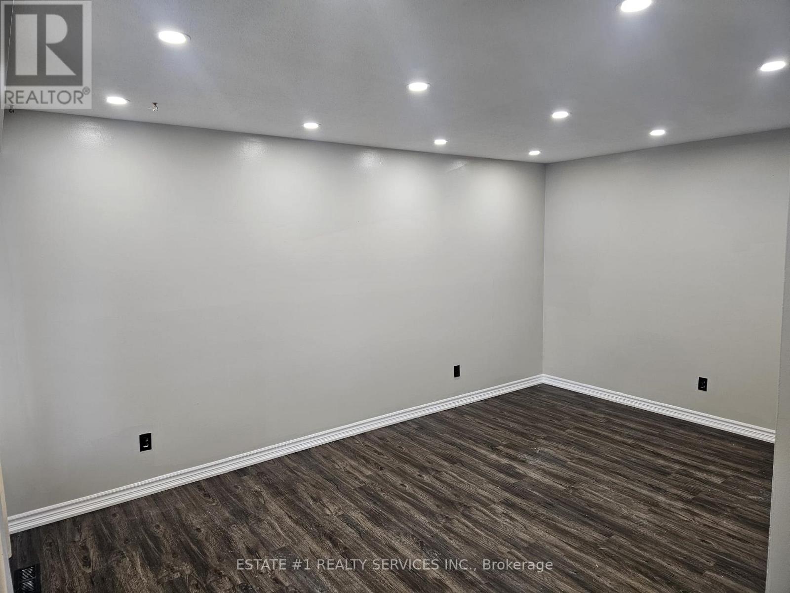 Upper - 66 Caledon Crescent, Brampton, Ontario L6W 1C5 - Photo 4 - W12545956