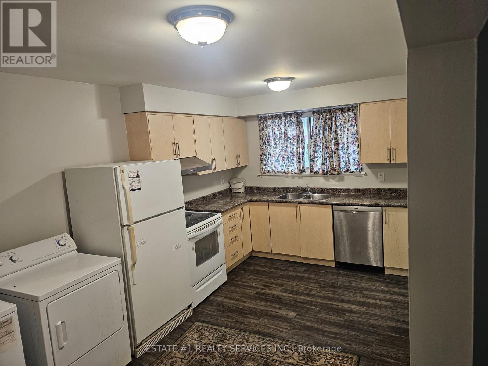 Upper - 66 Caledon Crescent, Brampton, Ontario L6W 1C5 - Photo 5 - W12545956