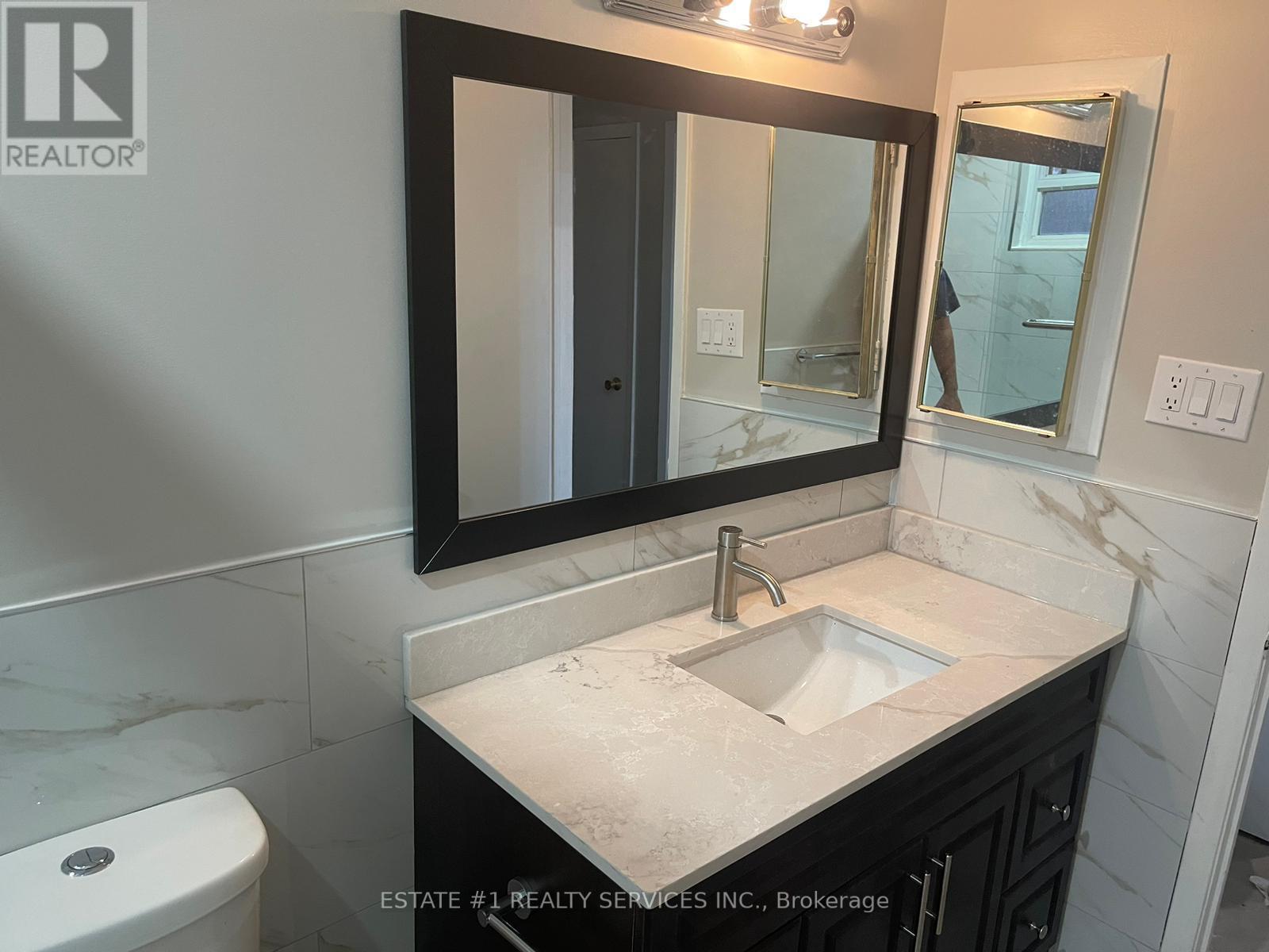 Upper - 66 Caledon Crescent, Brampton, Ontario L6W 1C5 - Photo 6 - W12545956