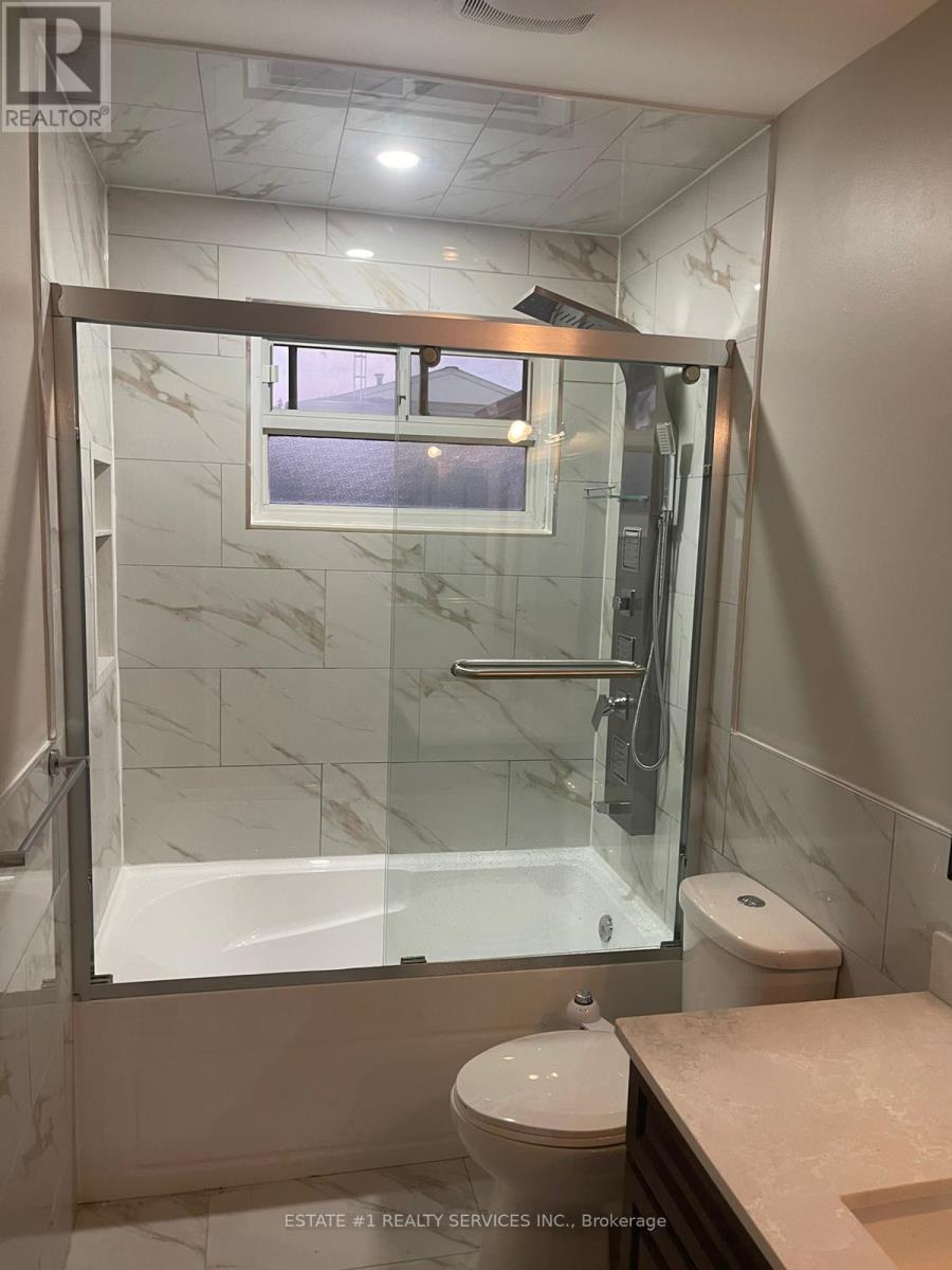 Upper - 66 Caledon Crescent, Brampton, Ontario L6W 1C5 - Photo 7 - W12545956