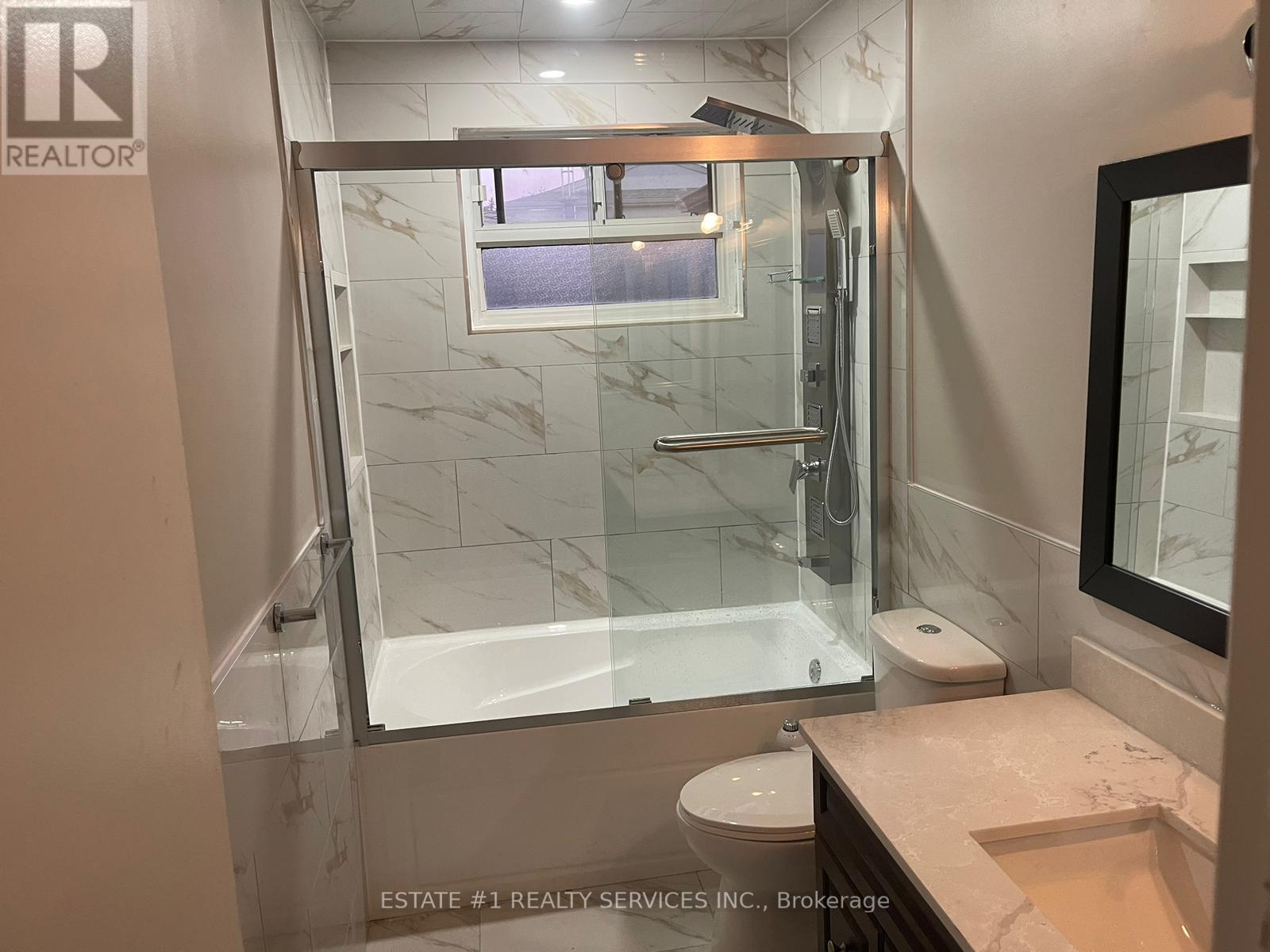 Upper - 66 Caledon Crescent, Brampton, Ontario L6W 1C5 - Photo 8 - W12545956