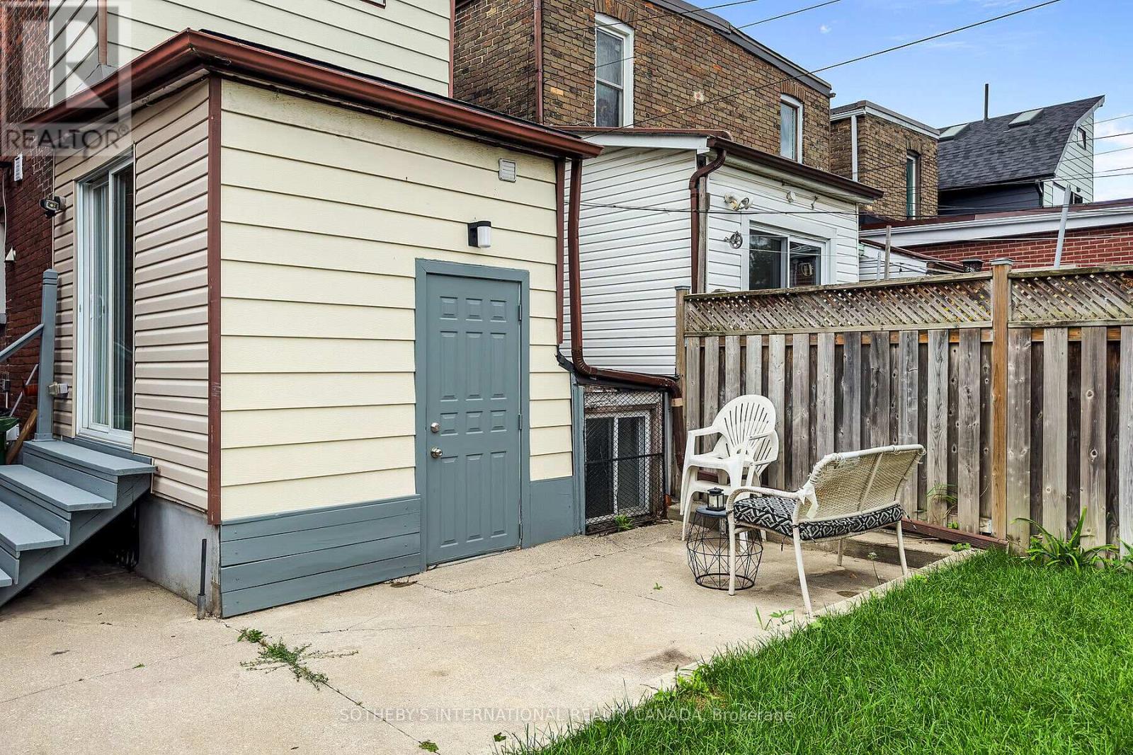 375 Westmoreland Avenue, Toronto, Ontario  M6H 3A6 - Photo 25 - W12545978