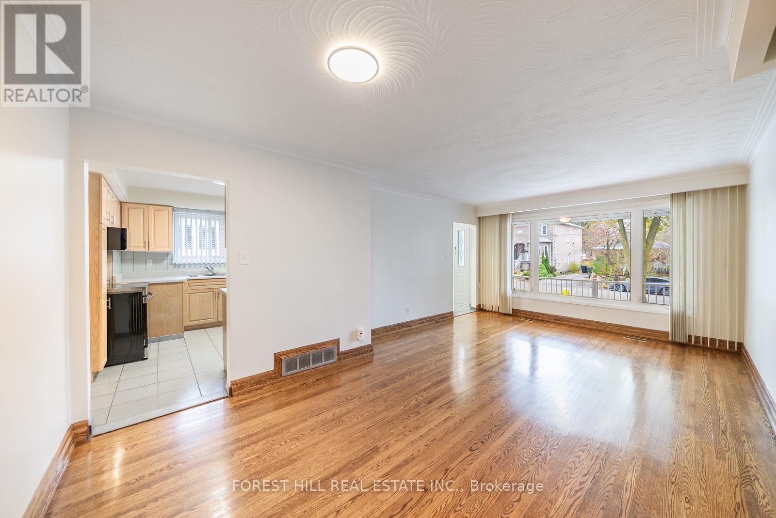 592 Glen Park Avenue, Toronto, Ontario  M5B 2G5 - Photo 10 - W12545982