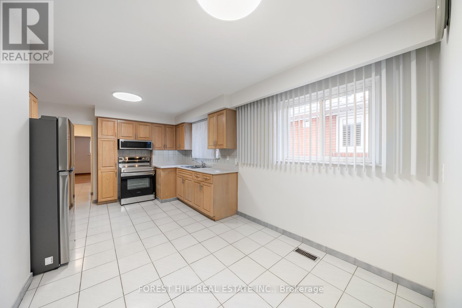592 Glen Park Avenue, Toronto, Ontario  M5B 2G5 - Photo 16 - W12545982