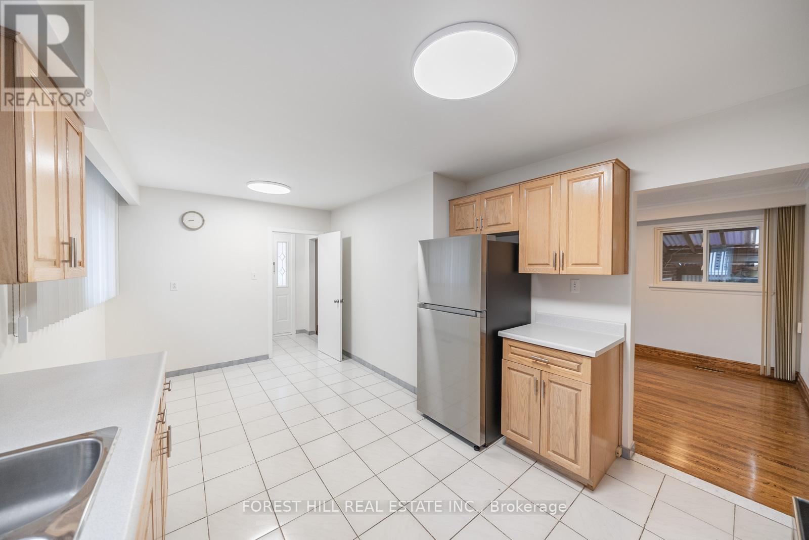 592 Glen Park Avenue, Toronto, Ontario  M5B 2G5 - Photo 17 - W12545982