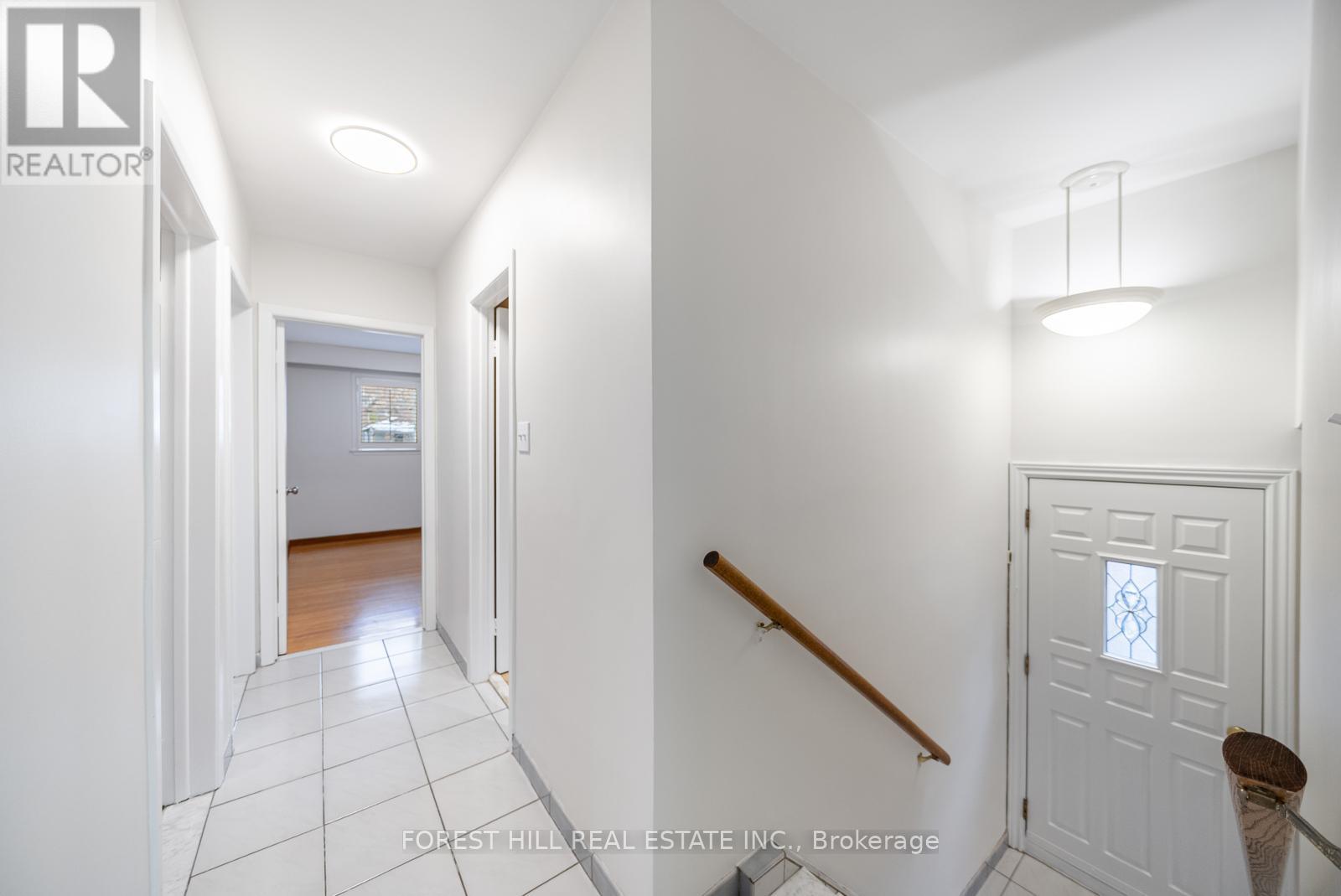 592 Glen Park Avenue, Toronto, Ontario  M5B 2G5 - Photo 18 - W12545982