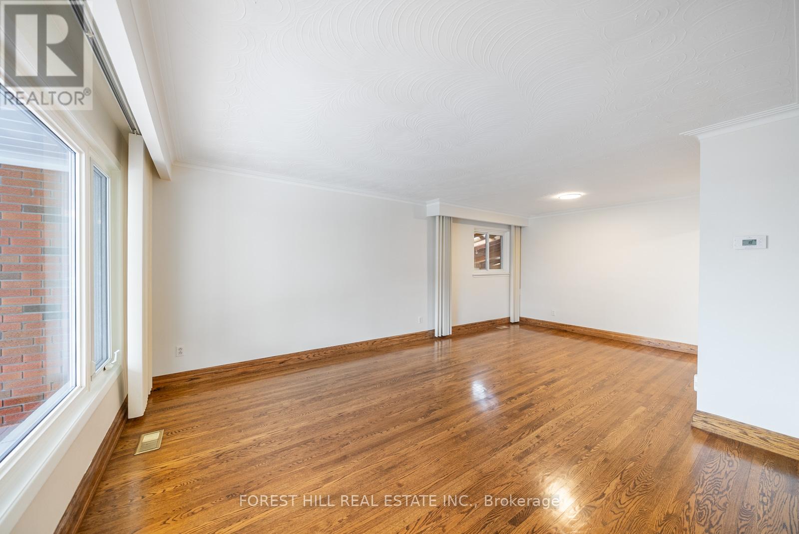 592 Glen Park Avenue, Toronto, Ontario  M5B 2G5 - Photo 5 - W12545982