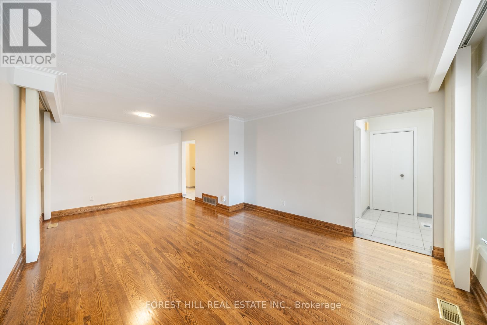 592 Glen Park Avenue, Toronto, Ontario  M5B 2G5 - Photo 7 - W12545982