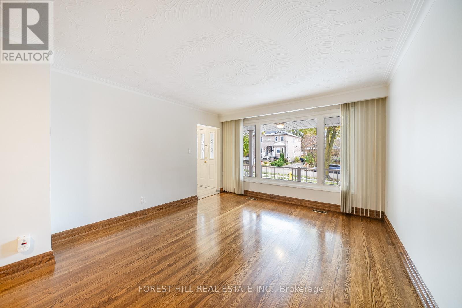 592 Glen Park Avenue, Toronto, Ontario  M5B 2G5 - Photo 8 - W12545982