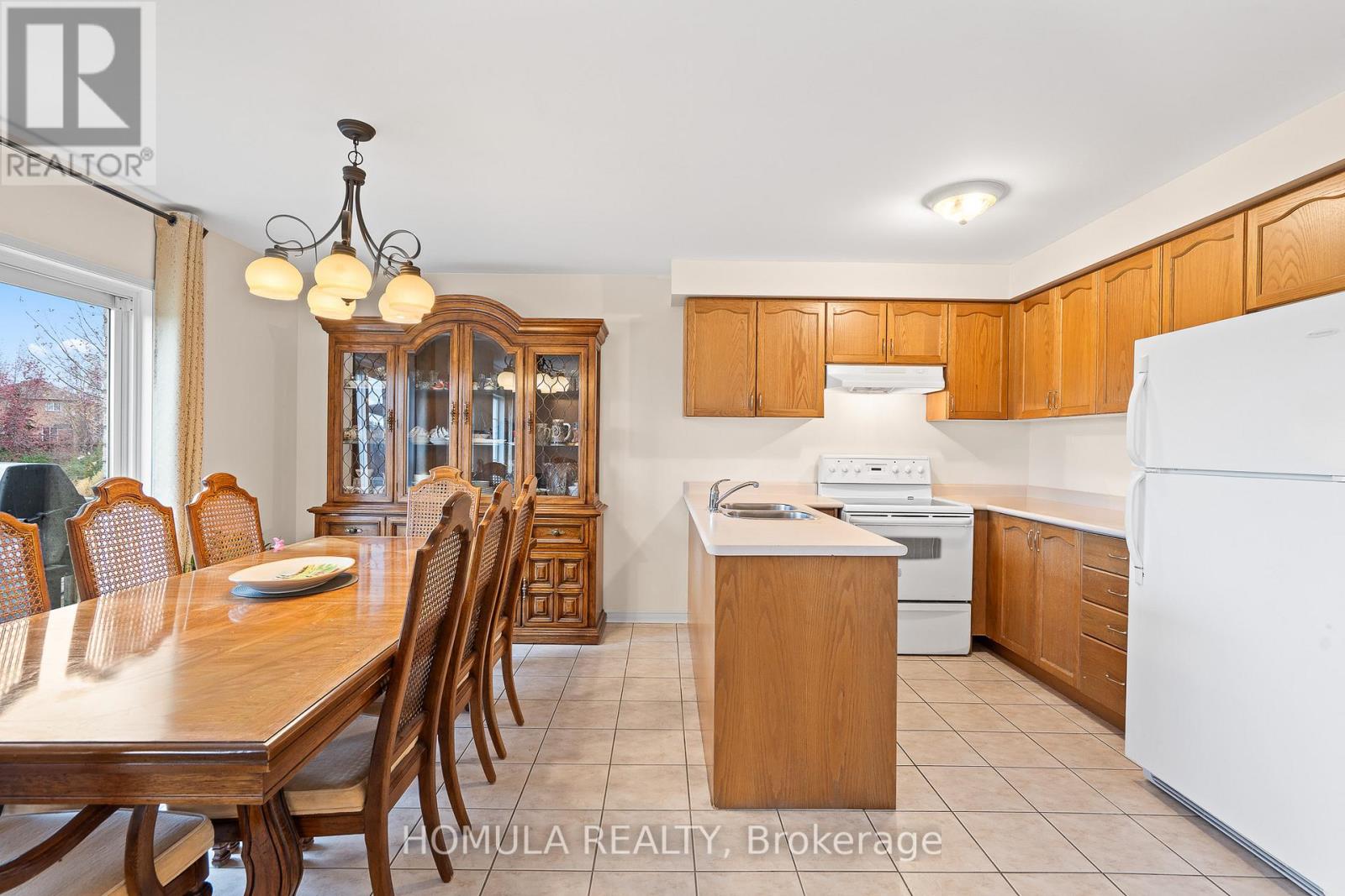 54 Queen Mary Drive, Brampton, Ontario  L7A 2K3 - Photo 11 - W12545996