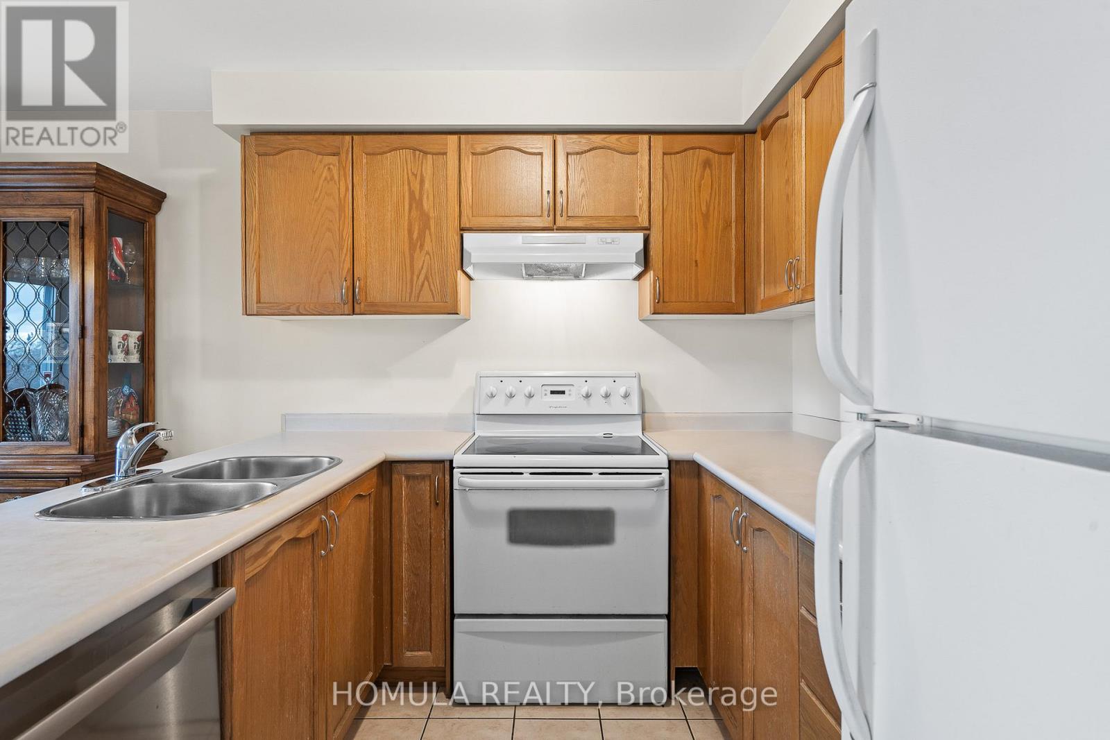 54 Queen Mary Drive, Brampton, Ontario  L7A 2K3 - Photo 12 - W12545996