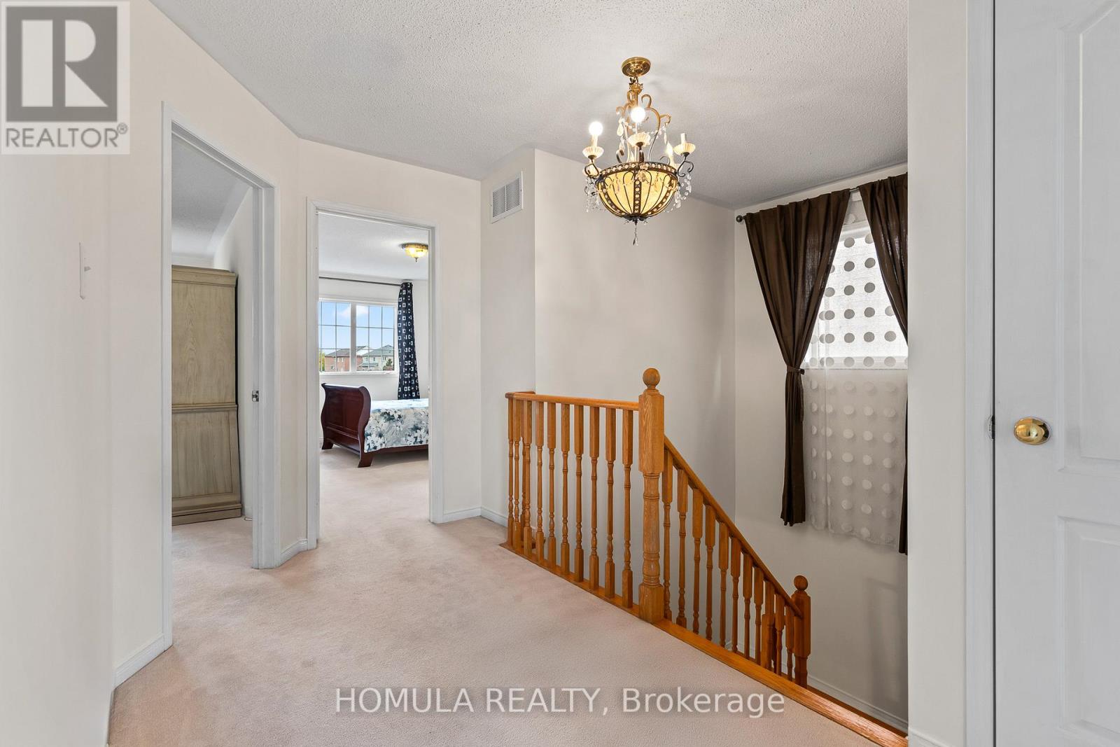 54 Queen Mary Drive, Brampton, Ontario  L7A 2K3 - Photo 14 - W12545996