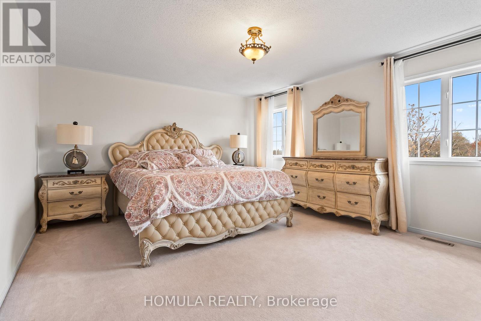 54 Queen Mary Drive, Brampton, Ontario  L7A 2K3 - Photo 15 - W12545996