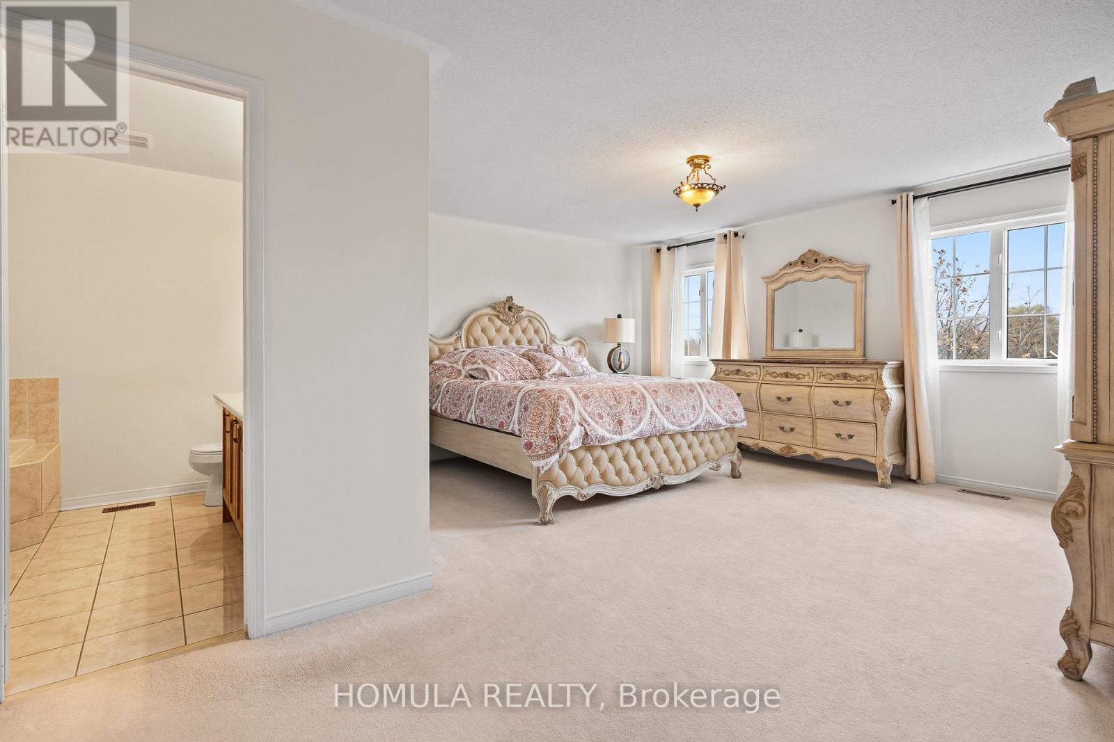 54 Queen Mary Drive, Brampton, Ontario  L7A 2K3 - Photo 18 - W12545996