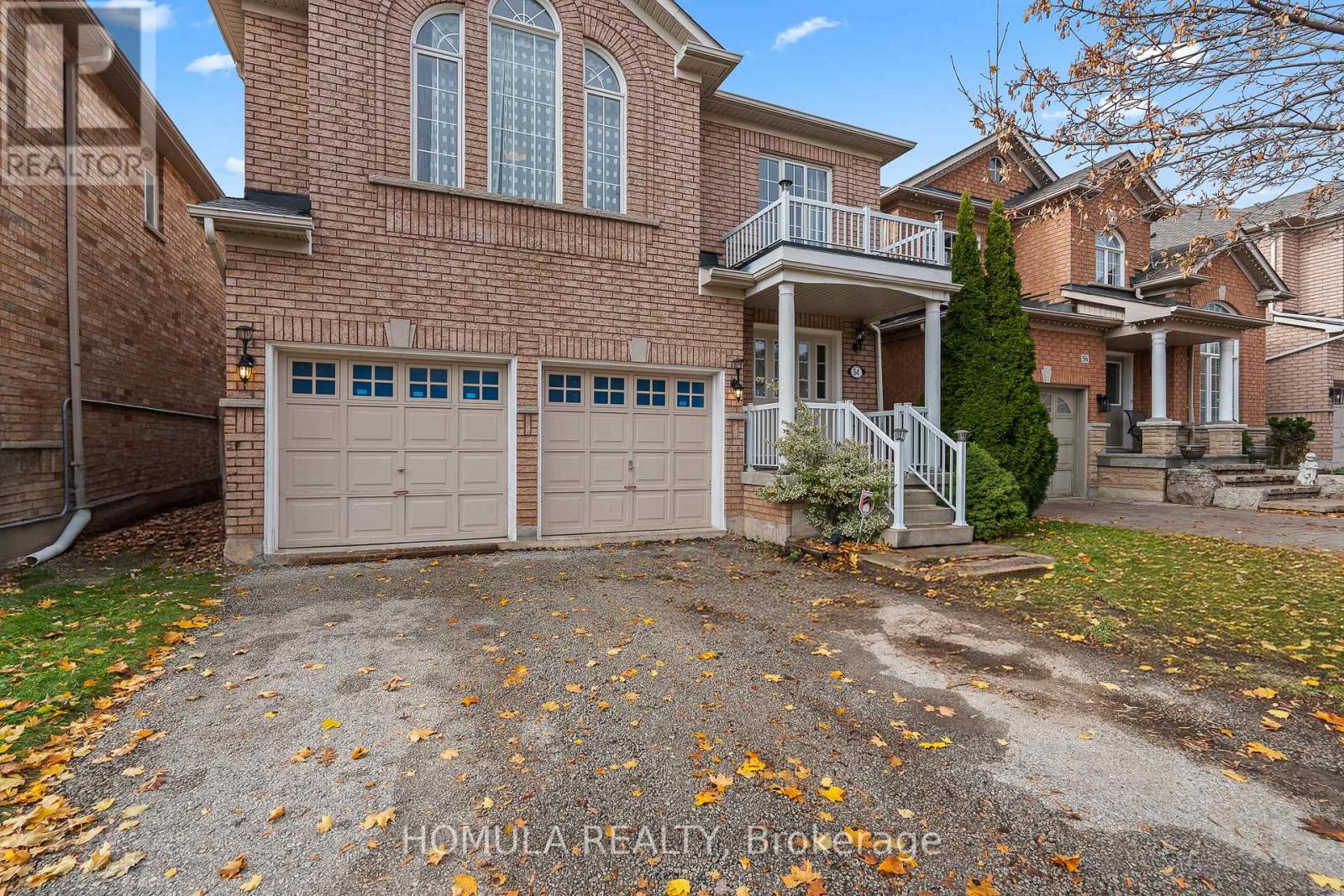 54 Queen Mary Drive, Brampton, Ontario  L7A 2K3 - Photo 2 - W12545996