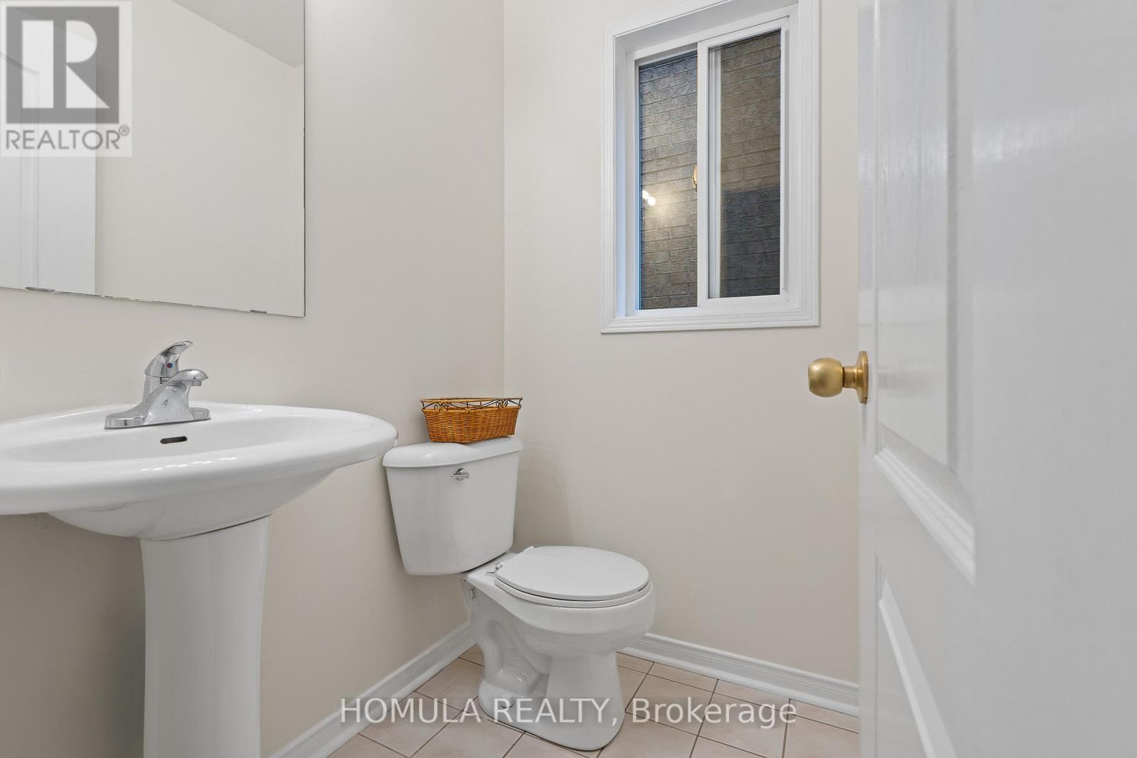 54 Queen Mary Drive, Brampton, Ontario  L7A 2K3 - Photo 30 - W12545996