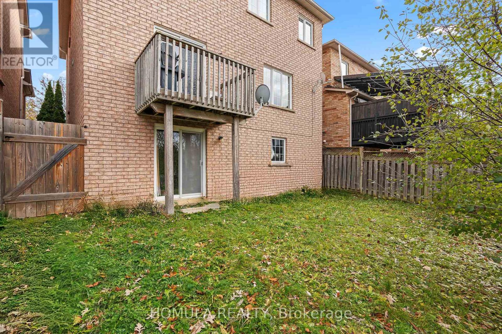 54 Queen Mary Drive, Brampton, Ontario  L7A 2K3 - Photo 35 - W12545996