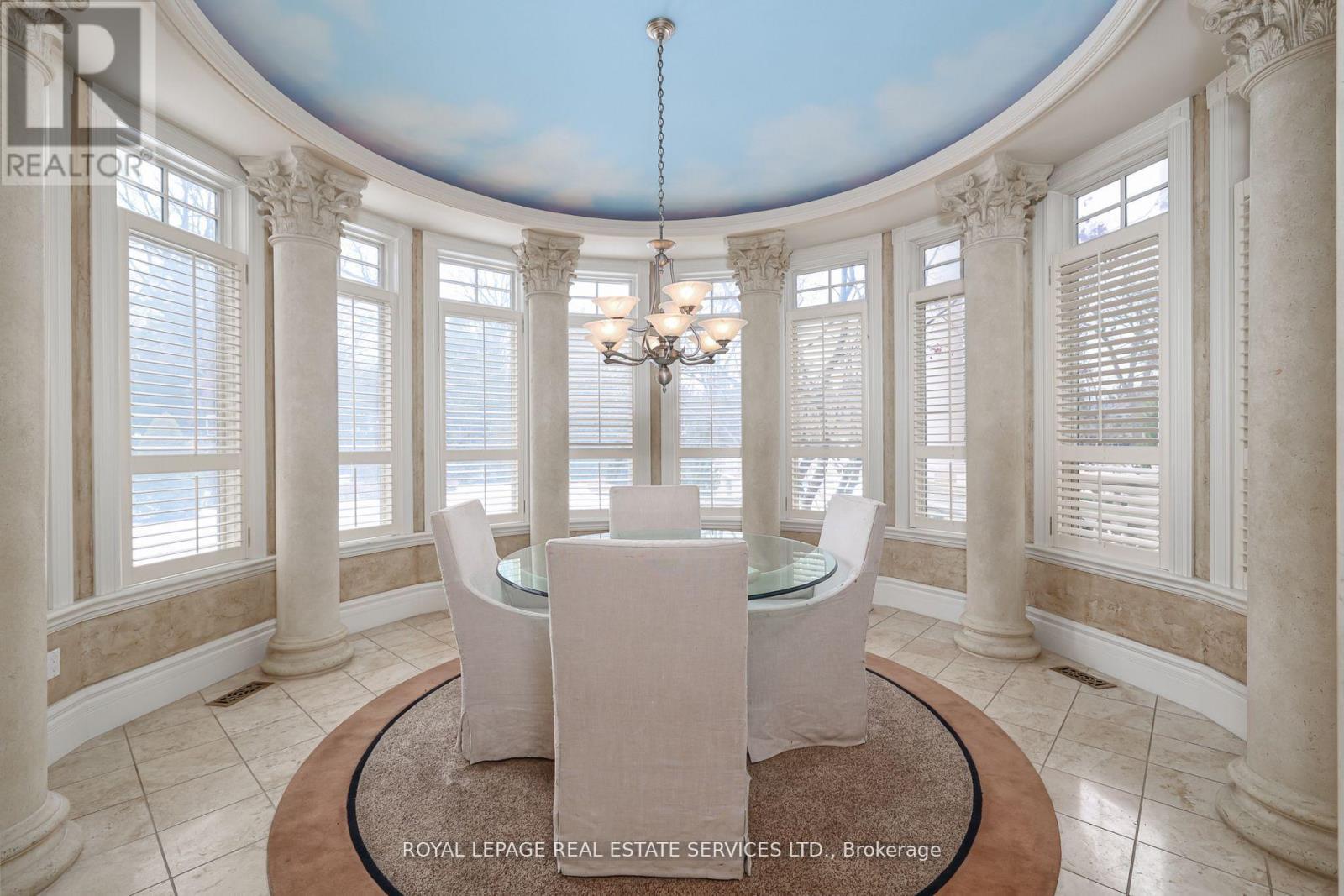 2215 Doulton Drive, Mississauga, Ontario  L5H 3M2 - Photo 15 - W12546030