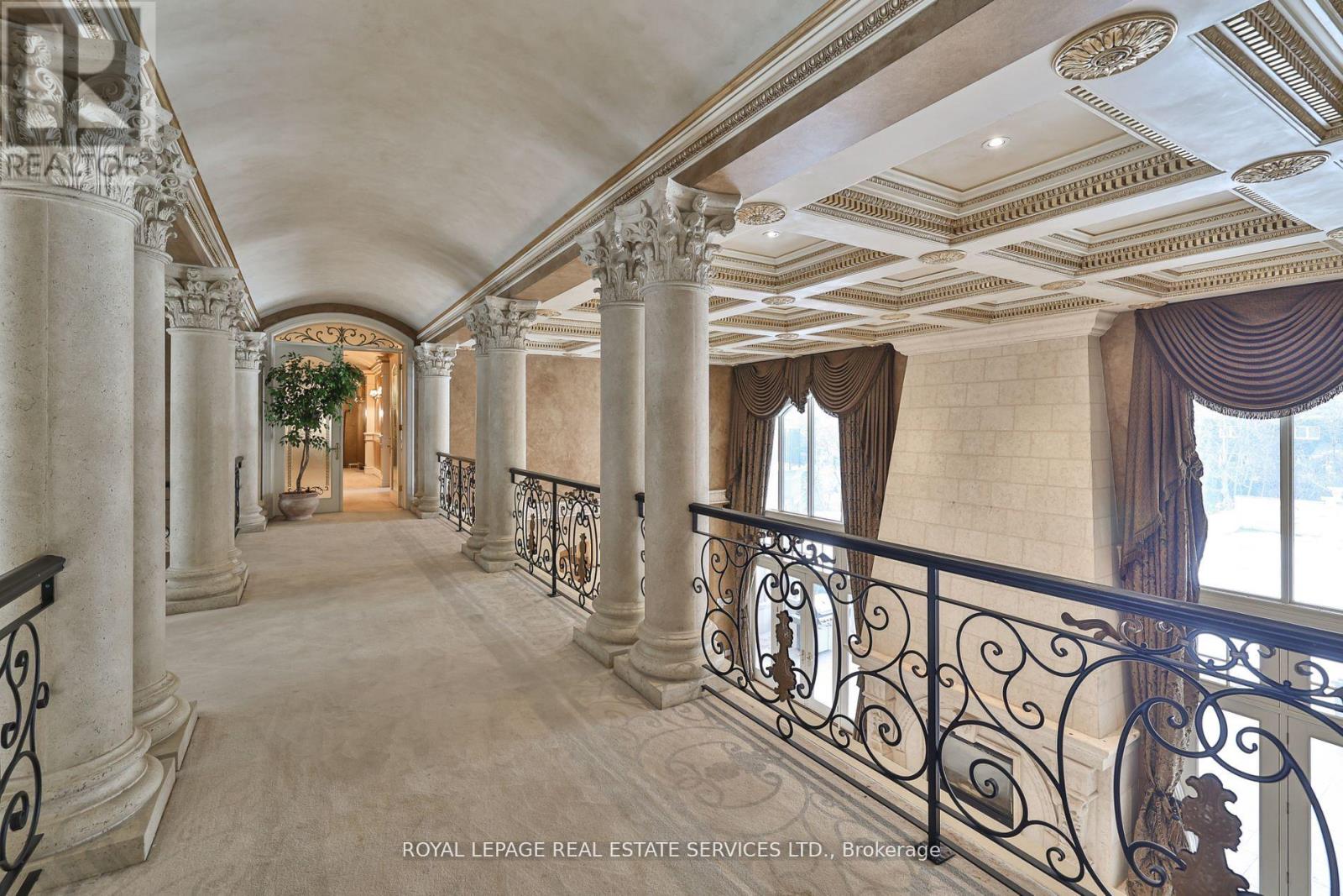 2215 Doulton Drive, Mississauga, Ontario  L5H 3M2 - Photo 16 - W12546030