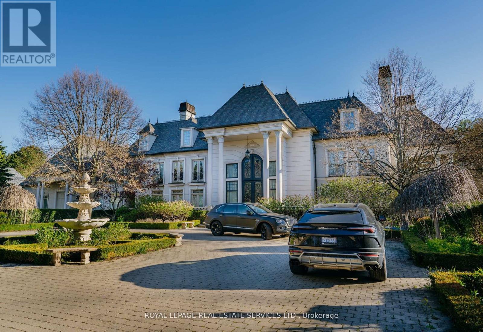 2215 Doulton Drive, Mississauga, Ontario  L5H 3M2 - Photo 2 - W12546030